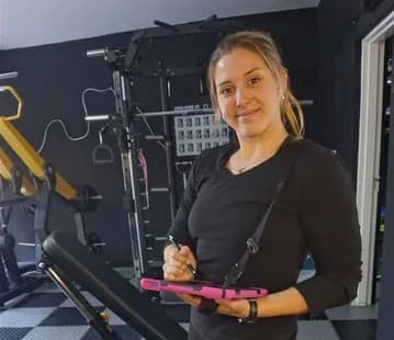 Simone, founder and coach at SheLifts Studio